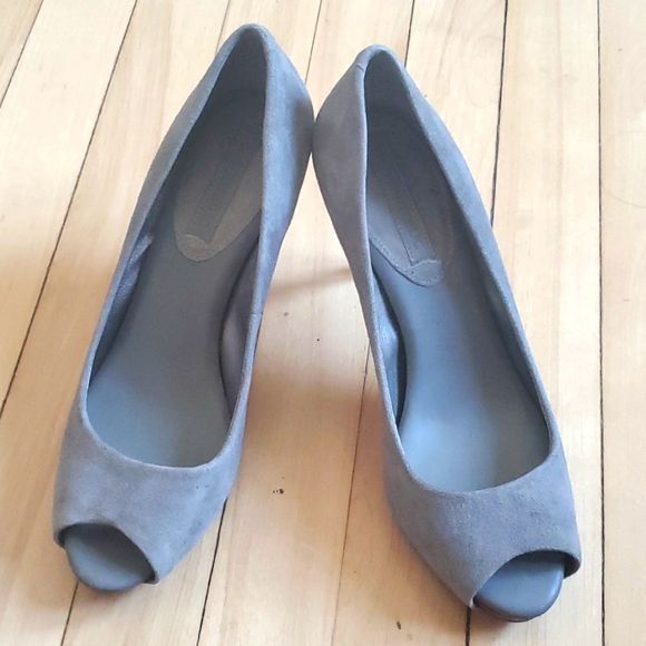 Banana Republic heels, size 7, grey, velvet, party - Picture 10 of 10
